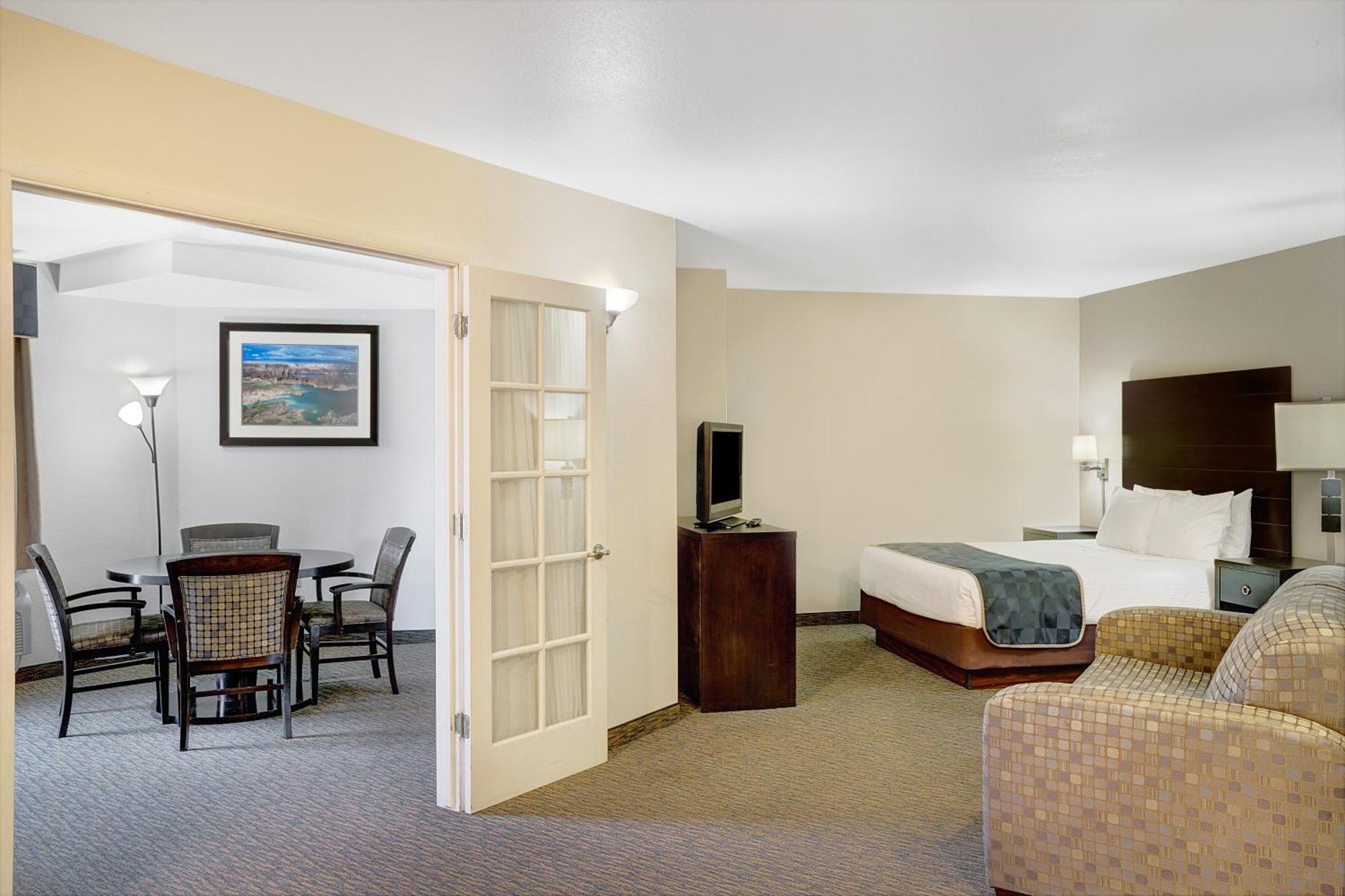 1 King Bed 1 Queen Bed One-Bedroom Suite Non-Smoking,1281609844:JPEG