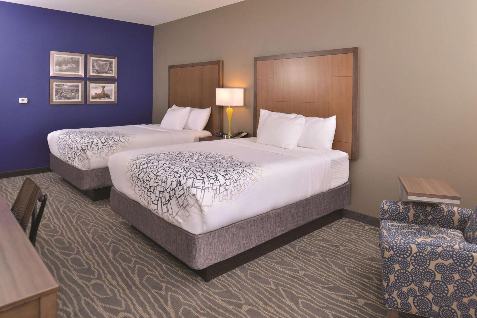Queen Room Two Queen Beds Mobility Hearing Access or Non-Smoking,1278706285:JPEG